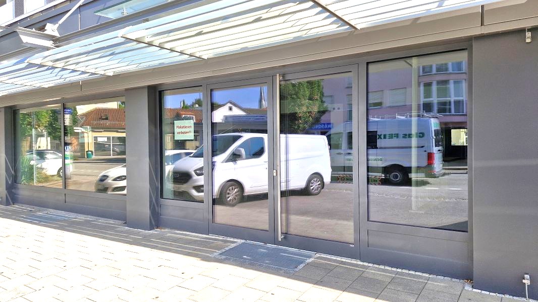 Blick auf die Schaufenster