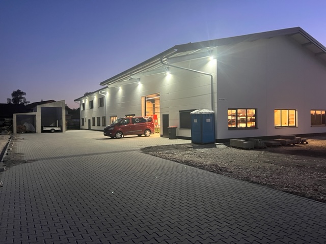 Moderne Gewerbeimmobilie – neuwertig, effizient, hochwertig