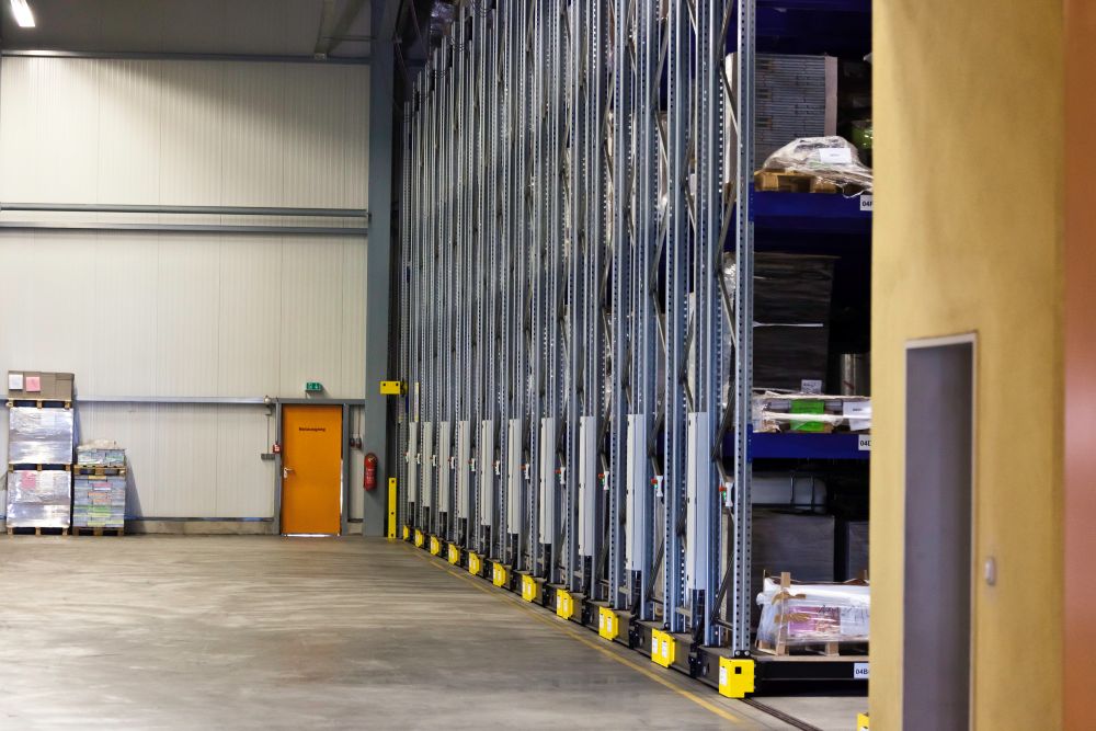 Blick in das Hochregallager