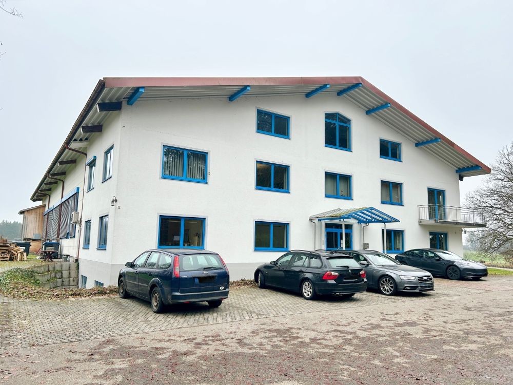 Attraktive Industriehalle im Chiemgau
